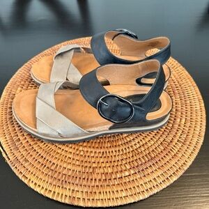 Elegant Women's Sandals in Black and Tan